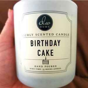 Birthday cake scented candle 9.3 oz.